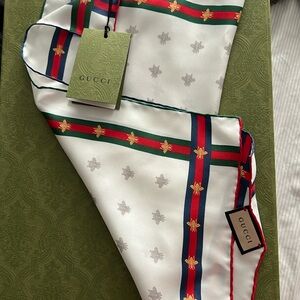 Gucci silk bee square